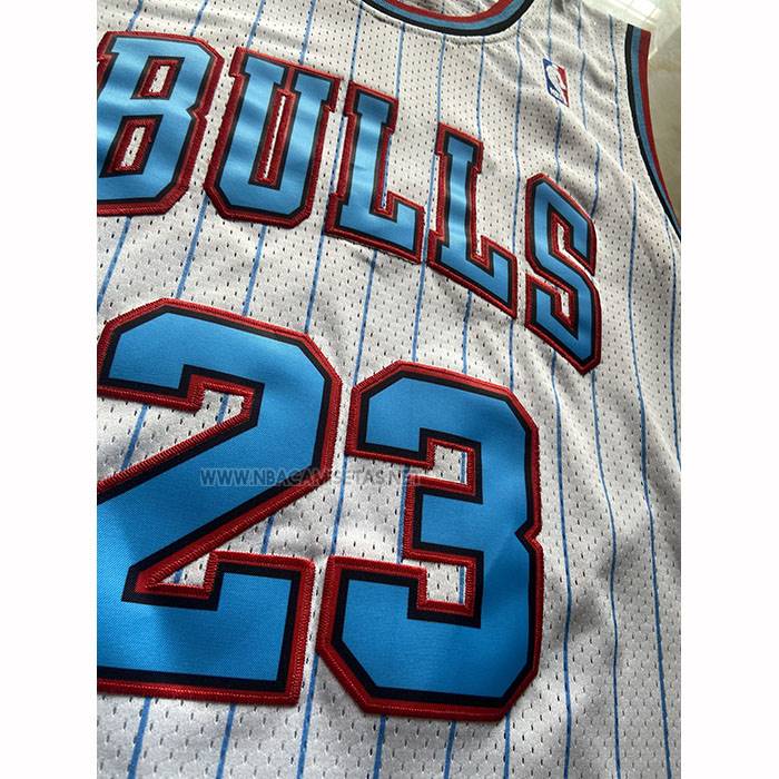 Camiseta Chicago Bulls Michael Jordan NO 23 Mitchell & Ness 1997-98 Blanco3